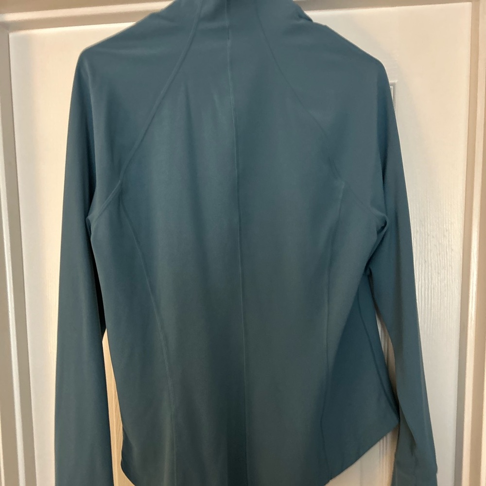 Athleta Salutation jacket
Skylark blue stretch
Full zip
Size large